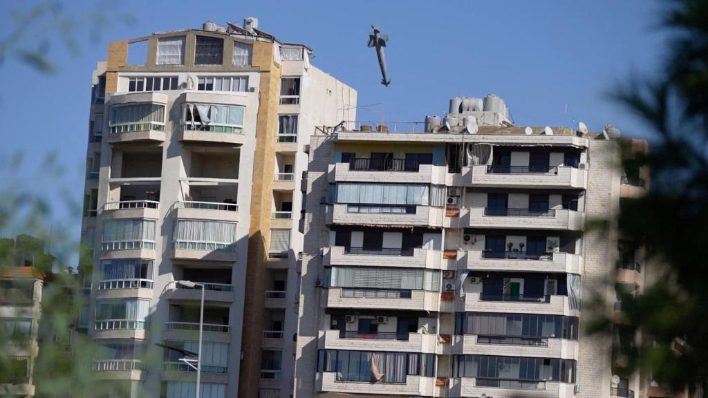 La bomba israelí Spice 2000 cayendo sobre un edificio en Beirut.