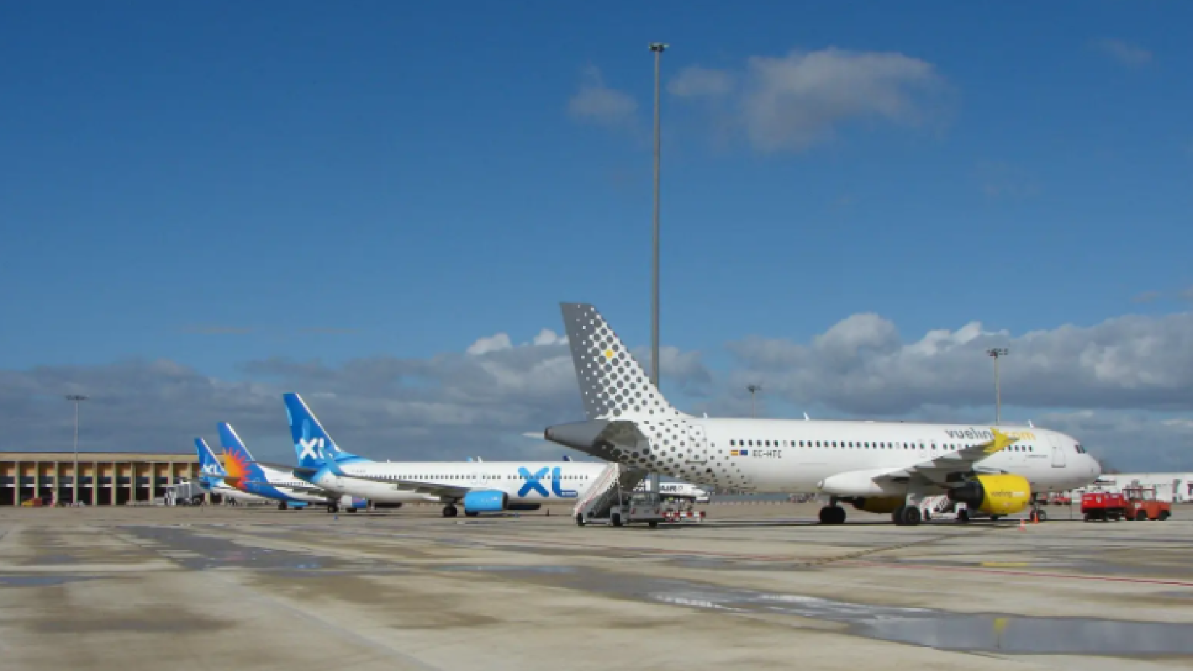 Aviones en el aeropuerto de Sevilla