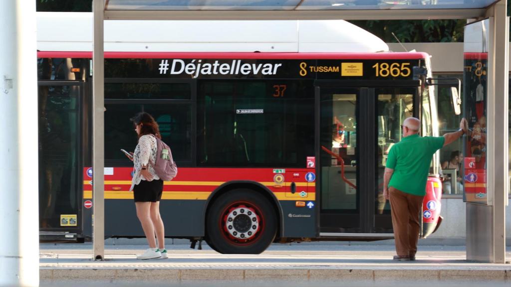 Una parada de autobuses de Tussam.