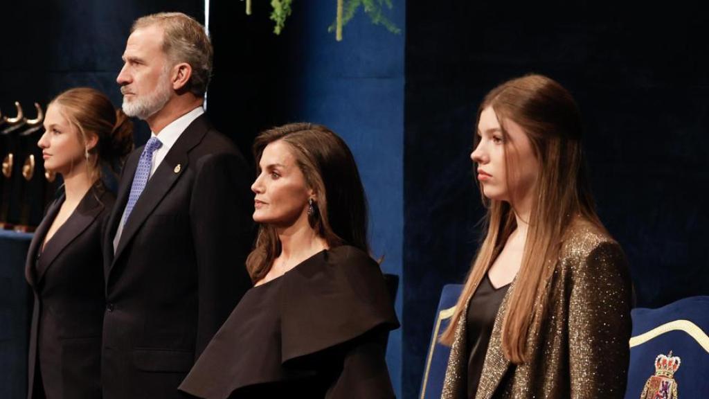 Felipe VI, la reina Letizia, la princesa Leonor y la infanta Sofía durante la ceremonia de entrega de los Premios Princesa de Asturias 2024.