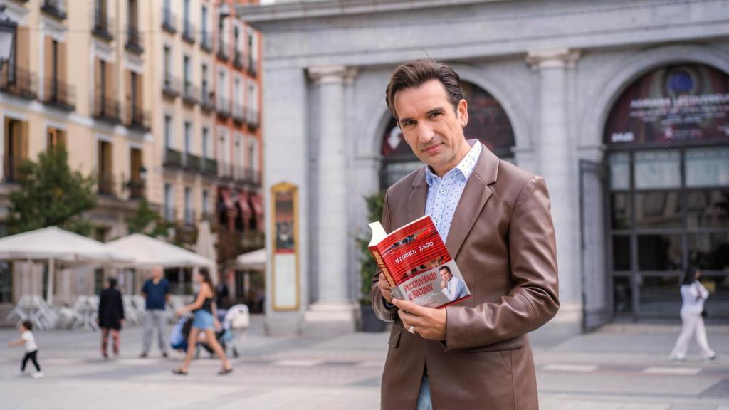 Miguel Lago con su novela Persiguiendo a Bécquer