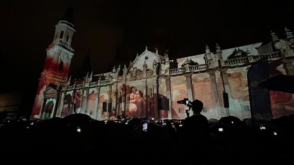 Homenaje a Goya en la iluminación del Monumental Tour.