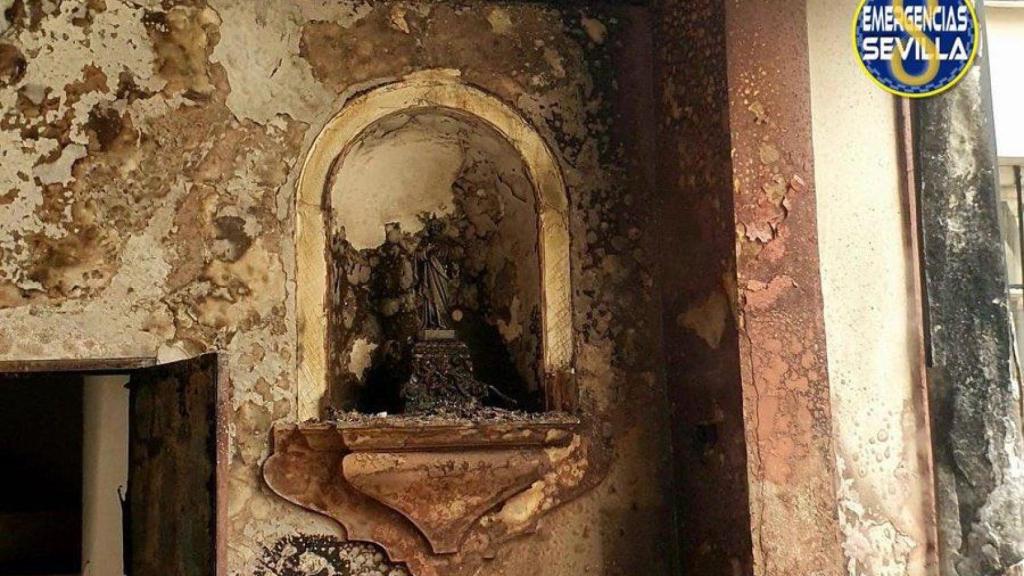 Imagen de San Judas Tadeo, calcinada tras el incendio en la iglesia de San Antonio Abad