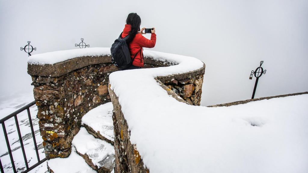 La nieve irrumpe con fuerza en la Sierra de Francia (Salamanca)