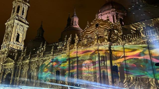 La Basílica del Pilar, iluminada por el Monumental Tour.