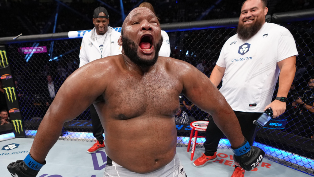 Chris Barnett celebra su última victoria en la UFC