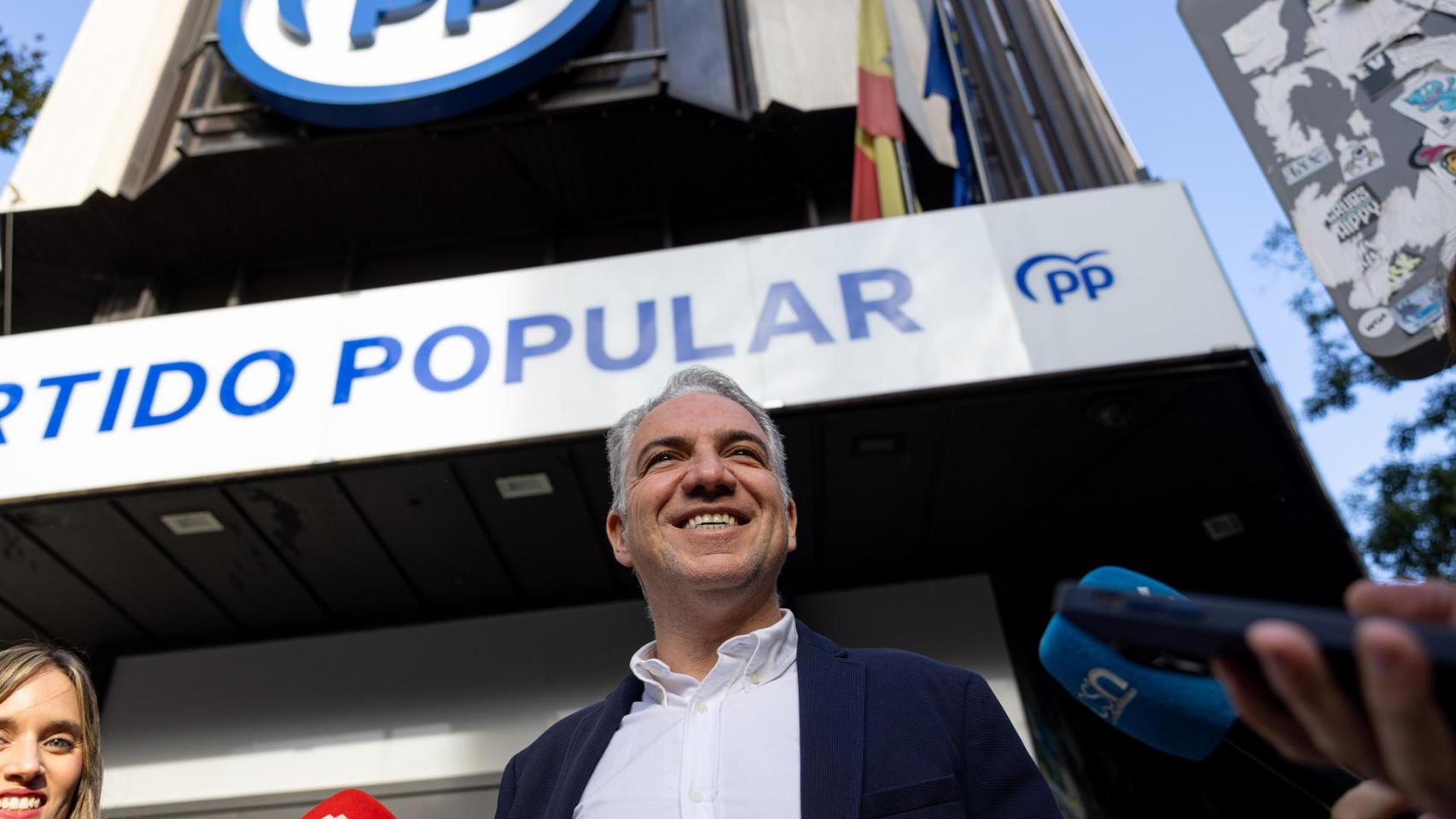 El vicesecretario de Coordinación Autonómica y Local y Análisis Electoral del PP, Elías Bendodo, compareció este sábado ante los medios en la sede nacional del PP.