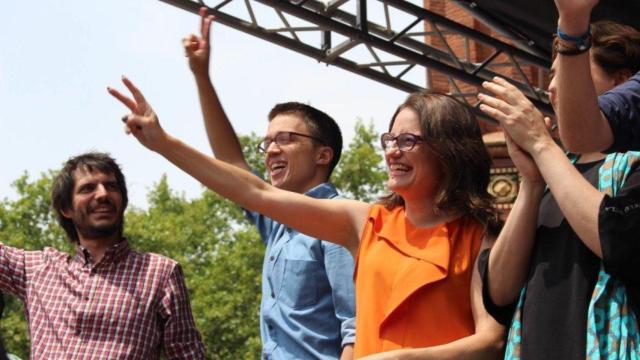 Ernest Urtasun, Íñigo Errejón y Mónica Oltra, en un acto de campaña de Sumar.