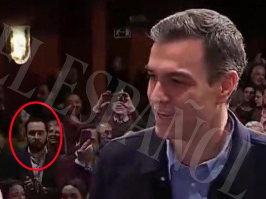 El comisionista Víctor de Aldama en un acto del PSOE el 3 de febrero de 2019 en el que se fotografió junto a Pedro Sánchez.