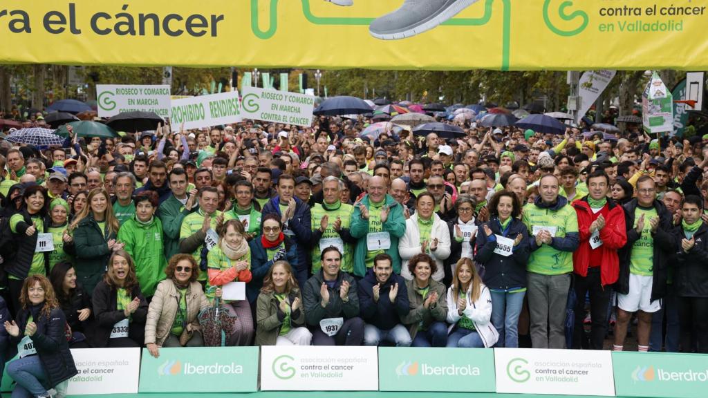 Valladolid se tiñe de verde en la XII Marcha contra el Cáncer