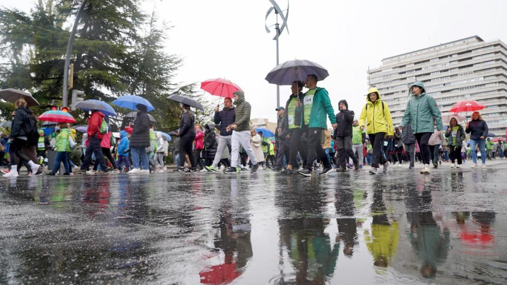 La lluvia no ha impedido la participación masiva en la XIII Marcha contra el Cáncer en Valladolid