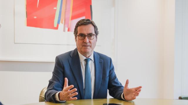 Antonio Garamendi, presidente de CEOE, durante su entrevista con EL ESPAÑOL-Invertia.