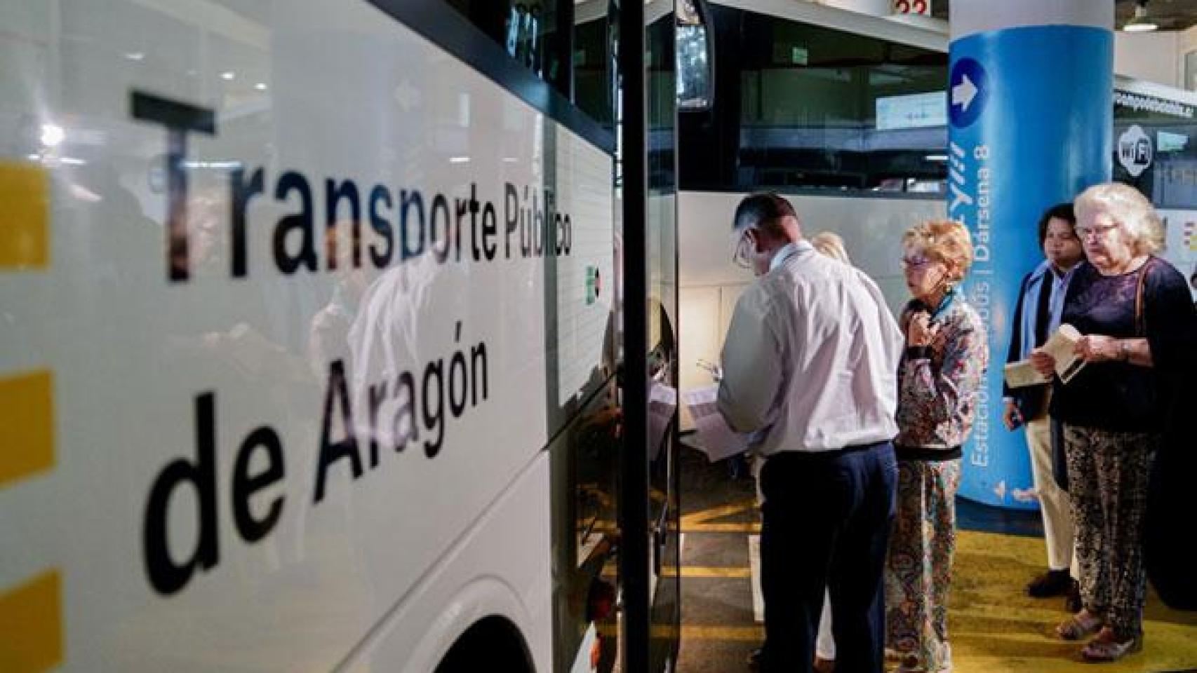 Imagen de archivo de un autobús que presta servicio en Aragón.