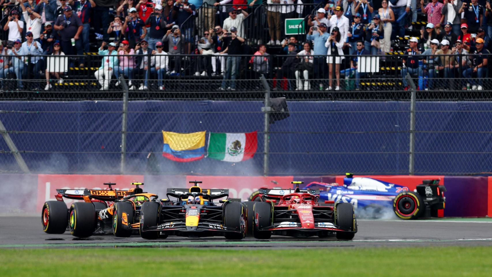 Duelo entre Carlos y Max con un inicio accidental en el Gran Premio de México