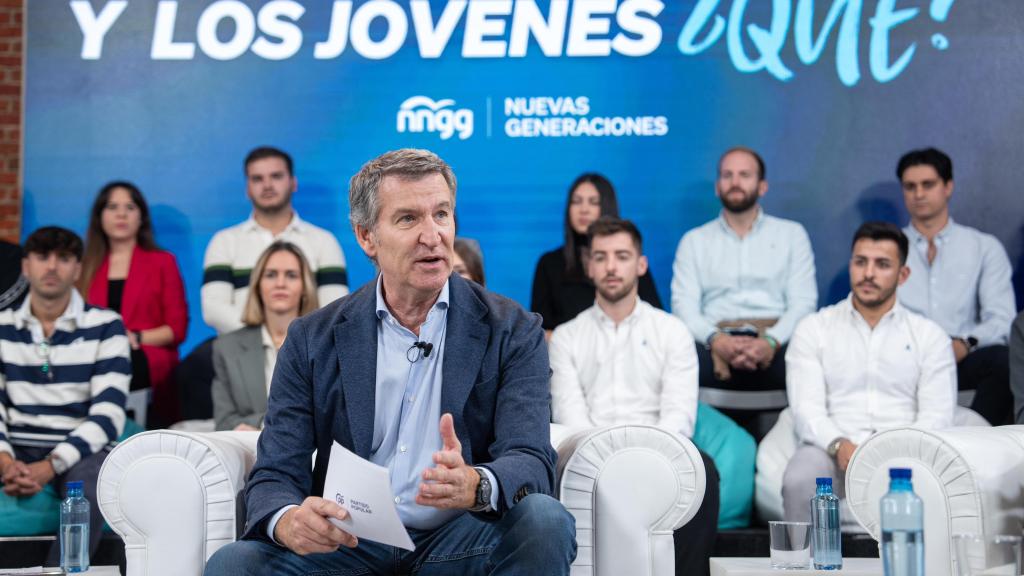 El presidente del PP, Alberto Núñez Feijóo, este domingo en un acto de Nuevas Generaciones.