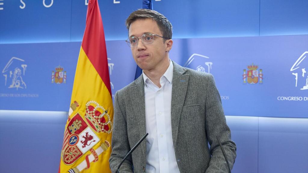 El exportavoz de Sumar Íñigo Errejón, en una rueda de prensa en el  Congreso de los Diputados.