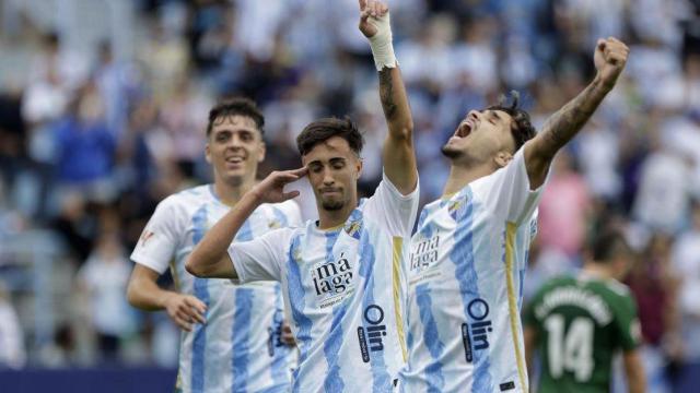 Larrubia celebra el tanto del triunfo del Málaga frente al Eibar.