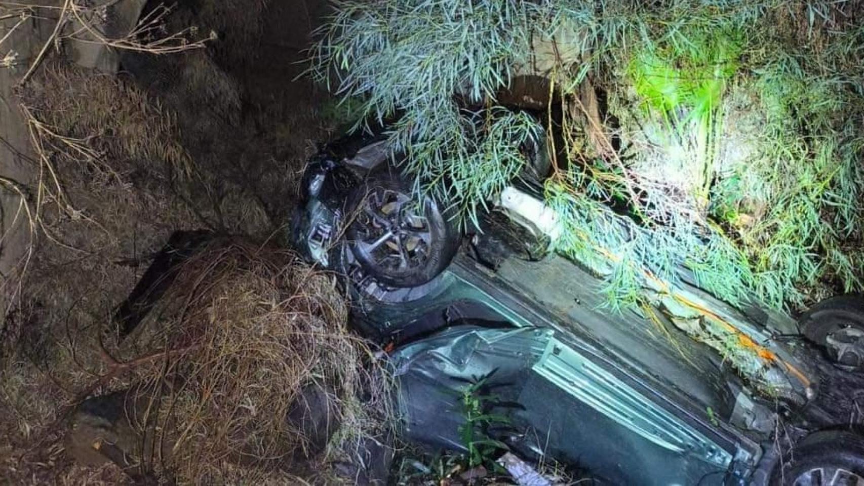 Estado del coche accidentado en Fuengirola.