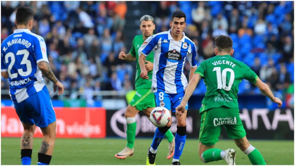 El Dépor volvió a caer en Riazor ante el Racing de Santander por un gol a dos