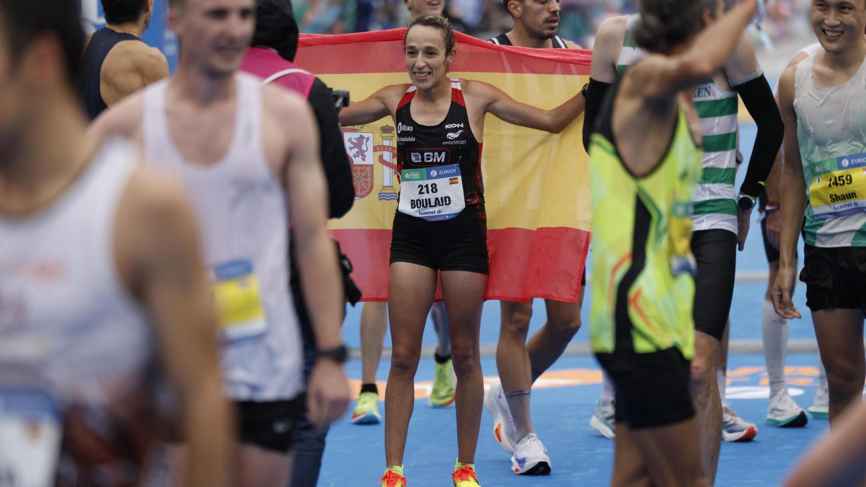 La atleta Boulaid Kaoutar estableció este domingo en Valencia un nuevo récord de España del Medio Maratón al completar los 21 kilómetros. Efe / Biel Aliño