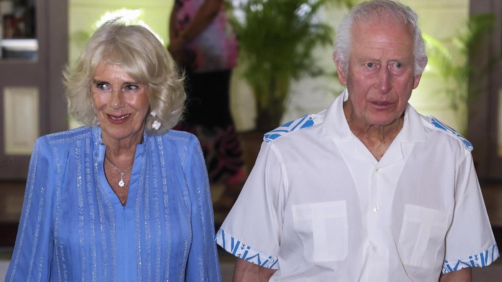 Los Reyes, Carlos III y Camila, en Samoa, durante su reciente viaje.