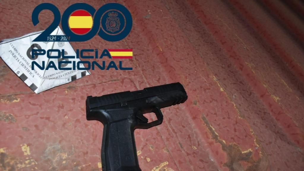 Una pistola intervenida en el tiroteo de Écija.