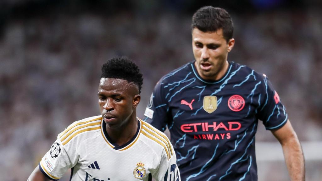 Vinicius Jr. y Rodri Hernández, durante un Real Madrid - Manchester City