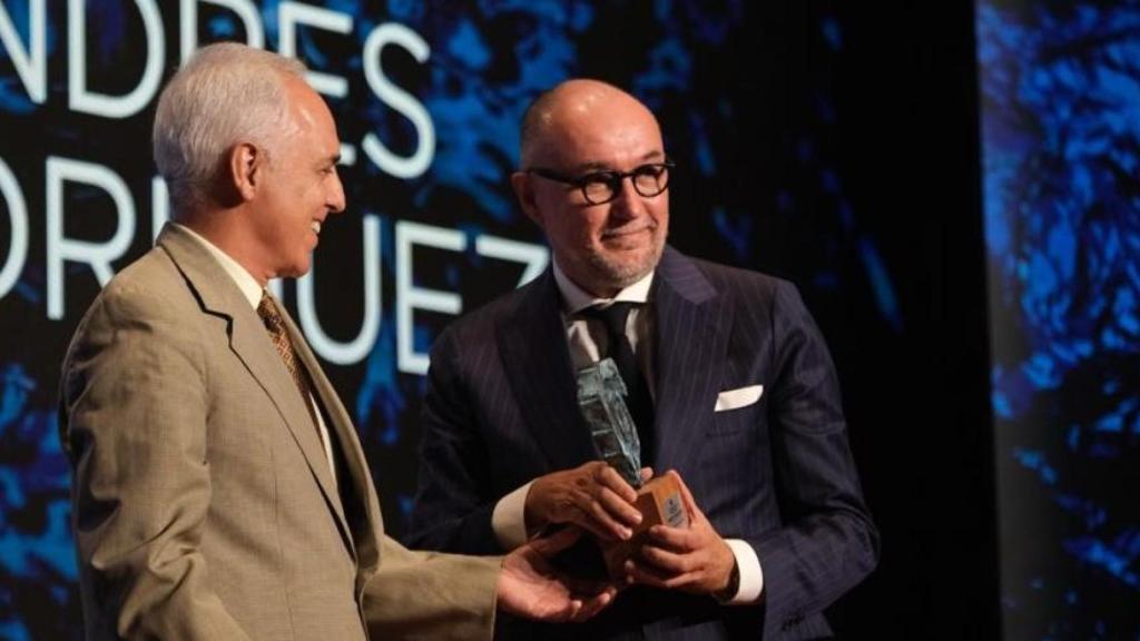 Andrés Rodríguez recibe su premio Taburiente.