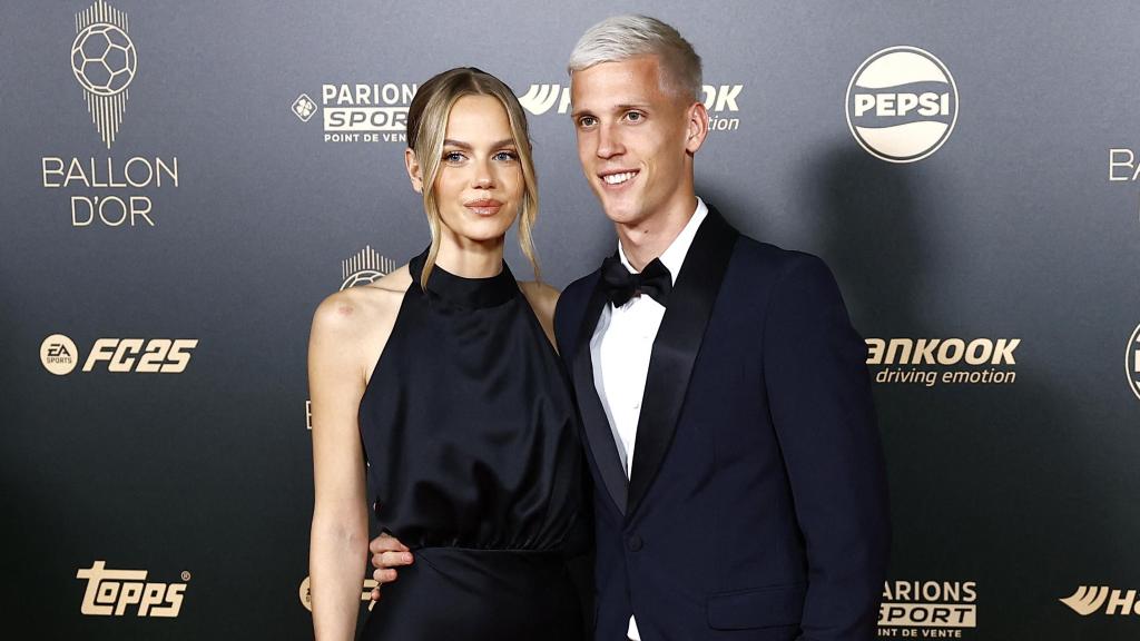 Dani Olmo en la gala del Balón de Oro junto con su pareja.