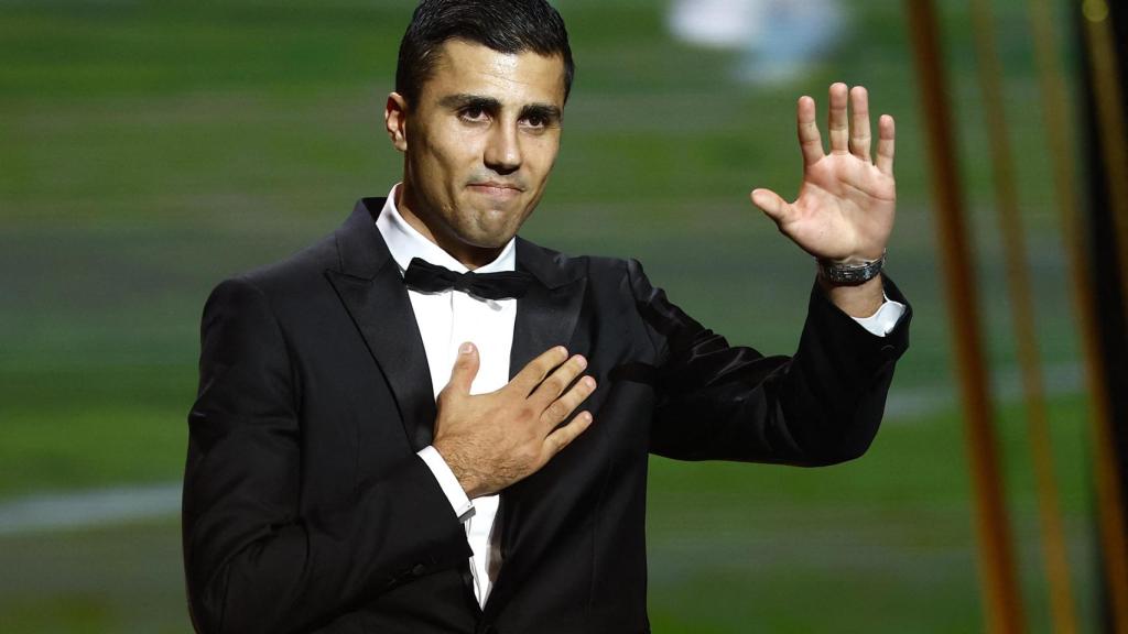 Rodri saluda en plena gala del Balón de Oro.