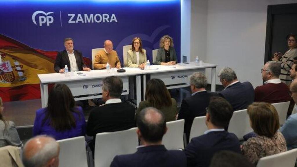 La vicesecretaria nacional de Organización Territorial del Partido Popular, Carmen Fúnez, preside la Junta Directiva Provincial del Partido Popular de Zamora, que también cuenta con la asistencia del secretario autonómico del PPCyL, Francisco Vázquez