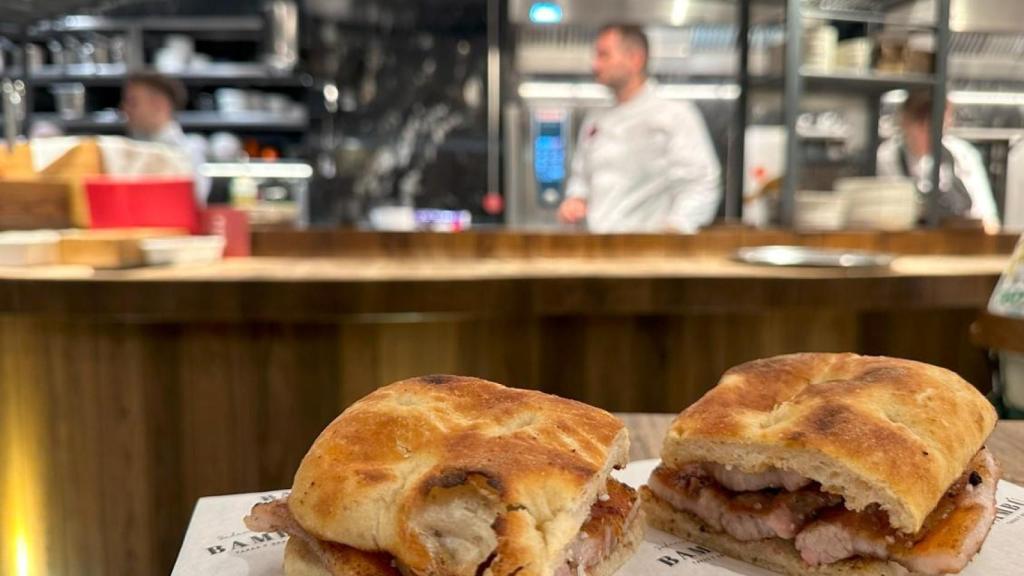 El bocadillo de panceta que ha puesto en el mapa a Bambú Tapas y Brasas.