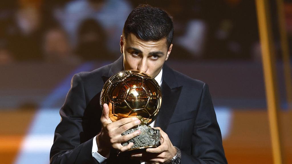 Rodrigo Hernández recibe el Balón de Oro 2024