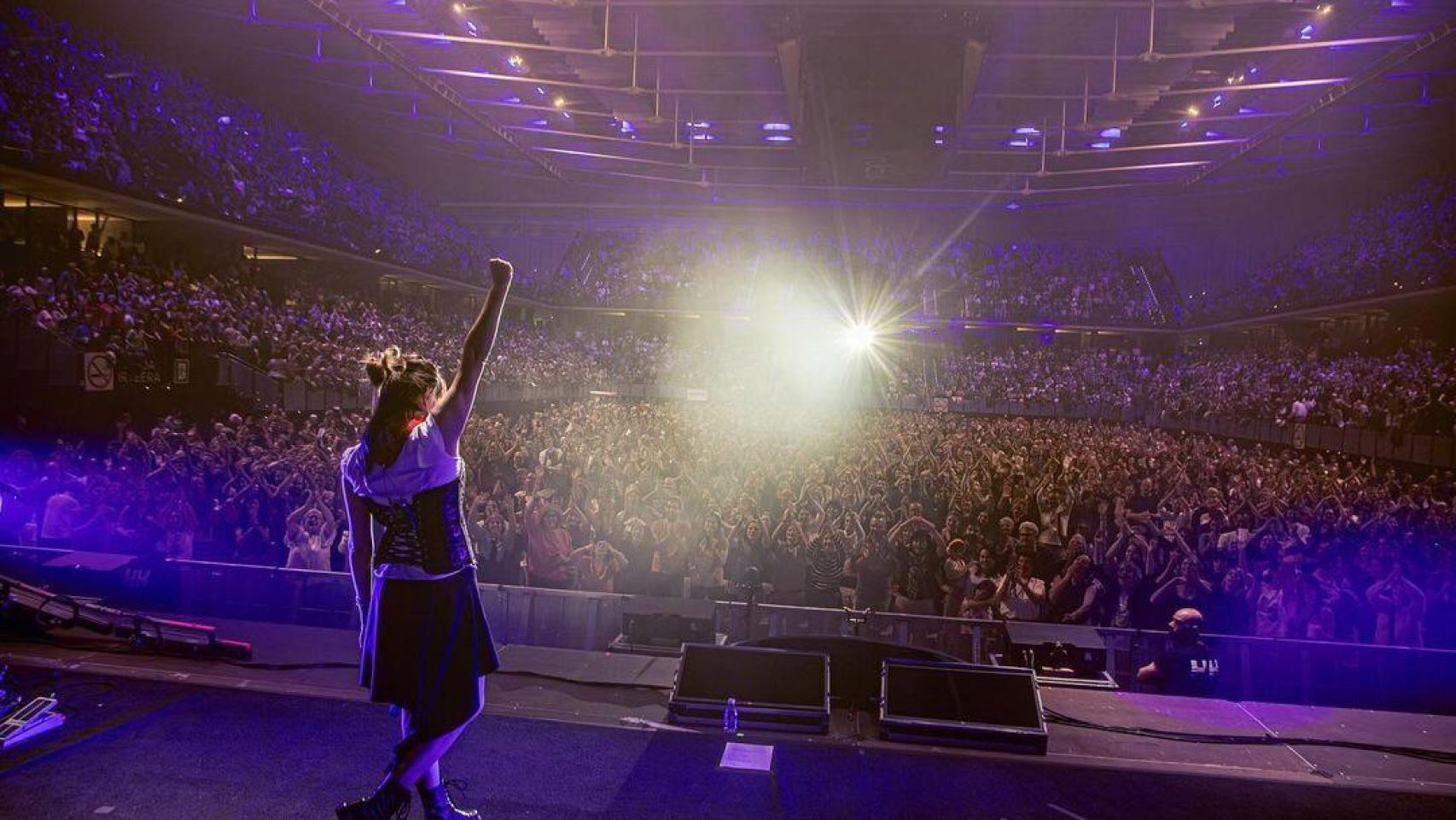 'El Abrazo' de Rozalén a 7.000 personas en su concierto de Pamplona