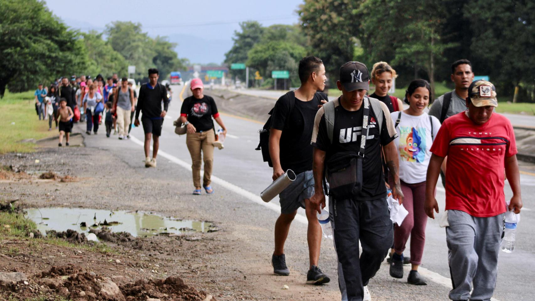 Caravanas de familias venezolanas en su paso por México.