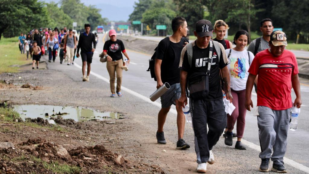 Caravanas de familias venezolanas en su paso por México.