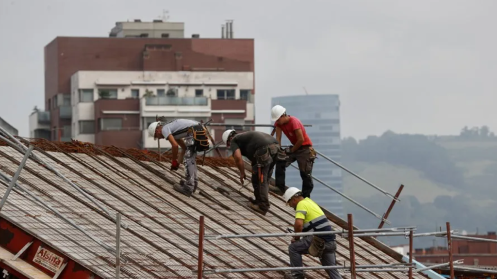 Imagen de archivo de trabajadores de la construcción.