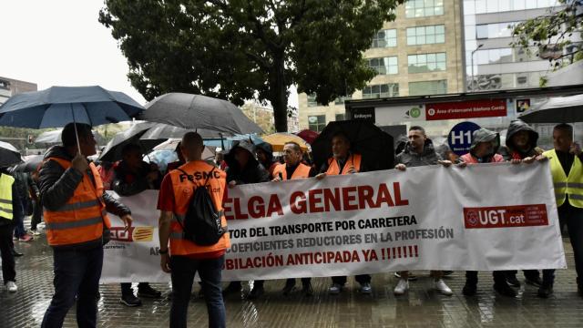 Manifestantes del sindicato UGT Catalunya, durante una marcha por la huelga de los conductores de autobús