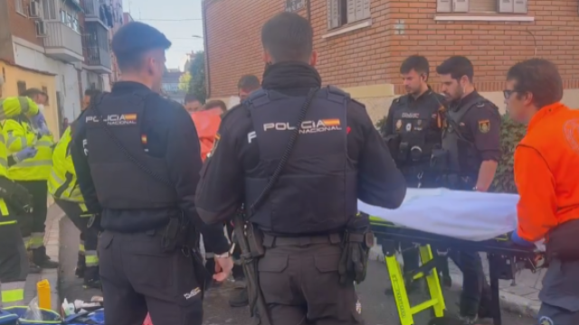 Policía y Samur en Vallecas.