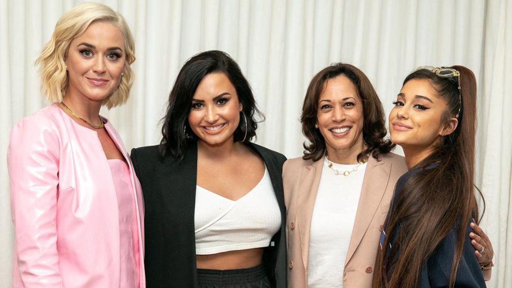 Fotografía de Katy Perry, Demi Lovato y Ariana Grande con Kamala Harris en casa de Scooter Braun.