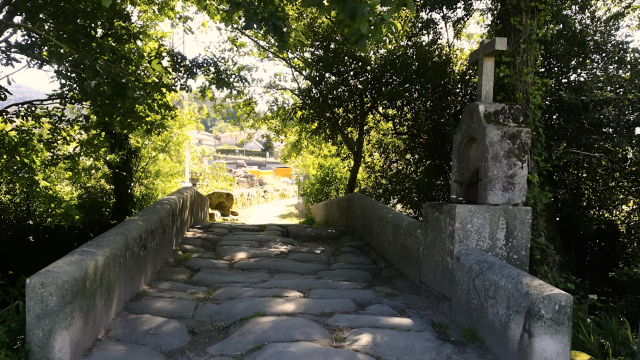 Ponte das Ánimas a orillas del río Miñor