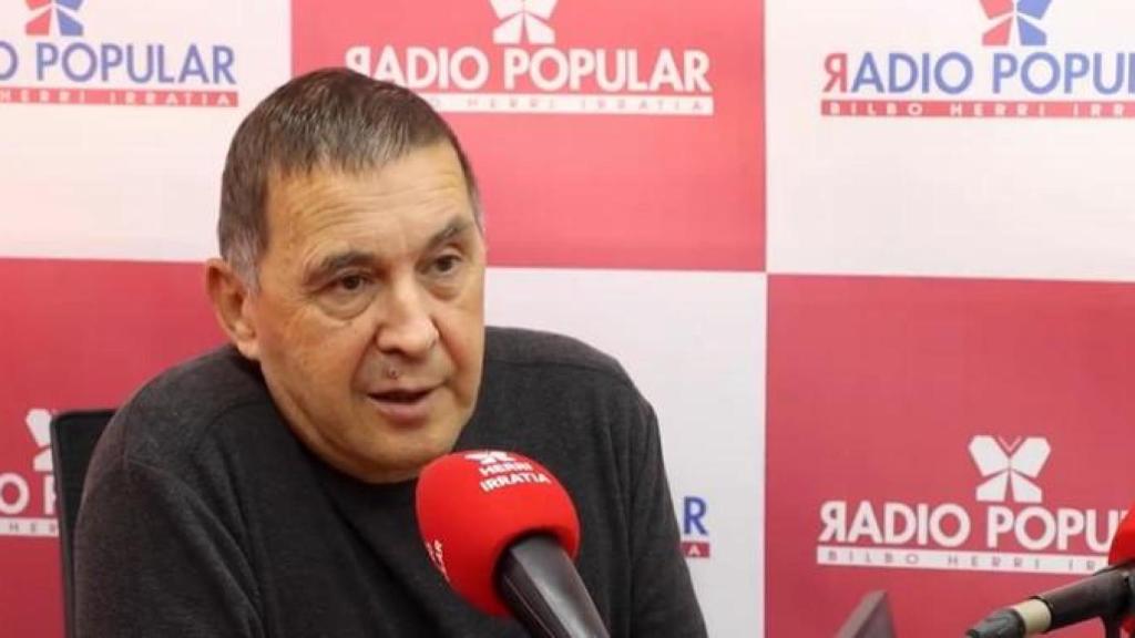 Arnaldo Otegi este martes en Radio Popular de Bilbao.