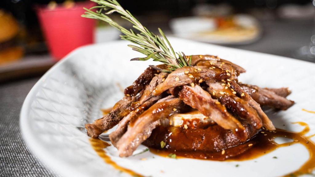 Uno de los platos de carne que se sirve en Montes de Galicia.