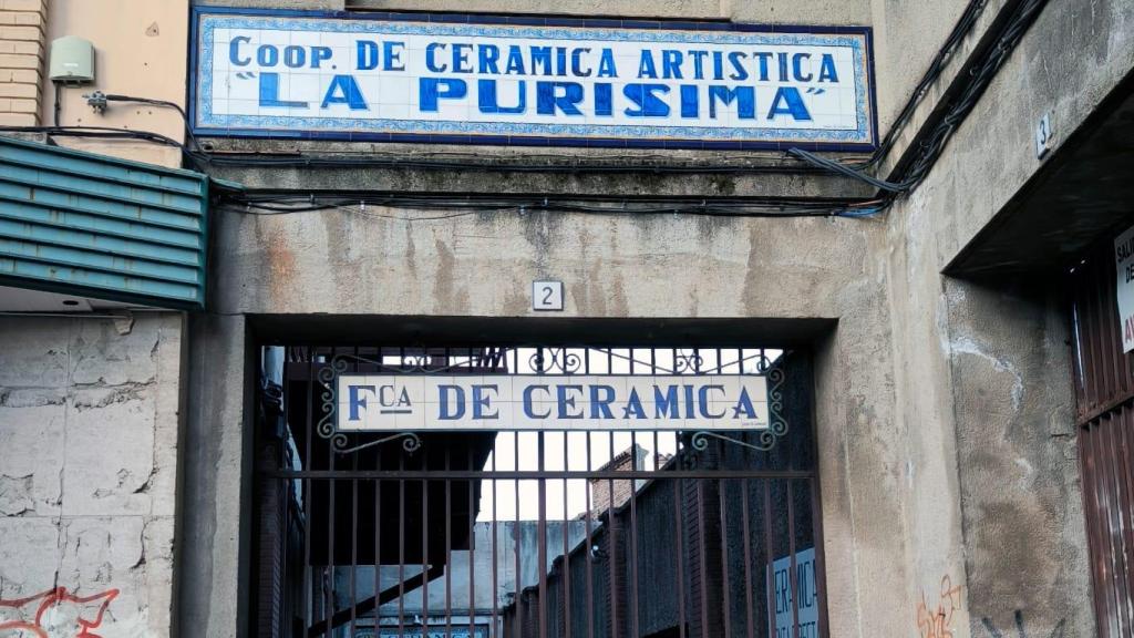 Fachada de la cooperativa cerámica La Purísima.