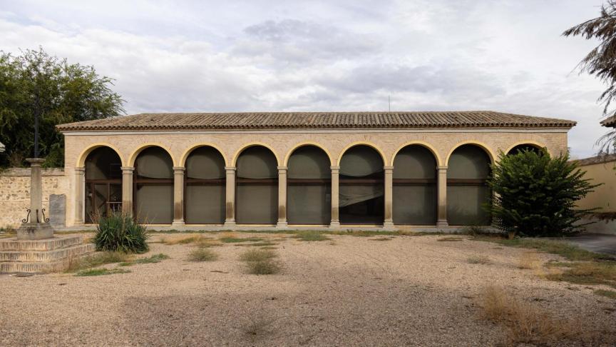 El Centro Cultural San Ildefonso se encuentra junto a la ermita del Cristo de la Vega, en plena Vega Baja.