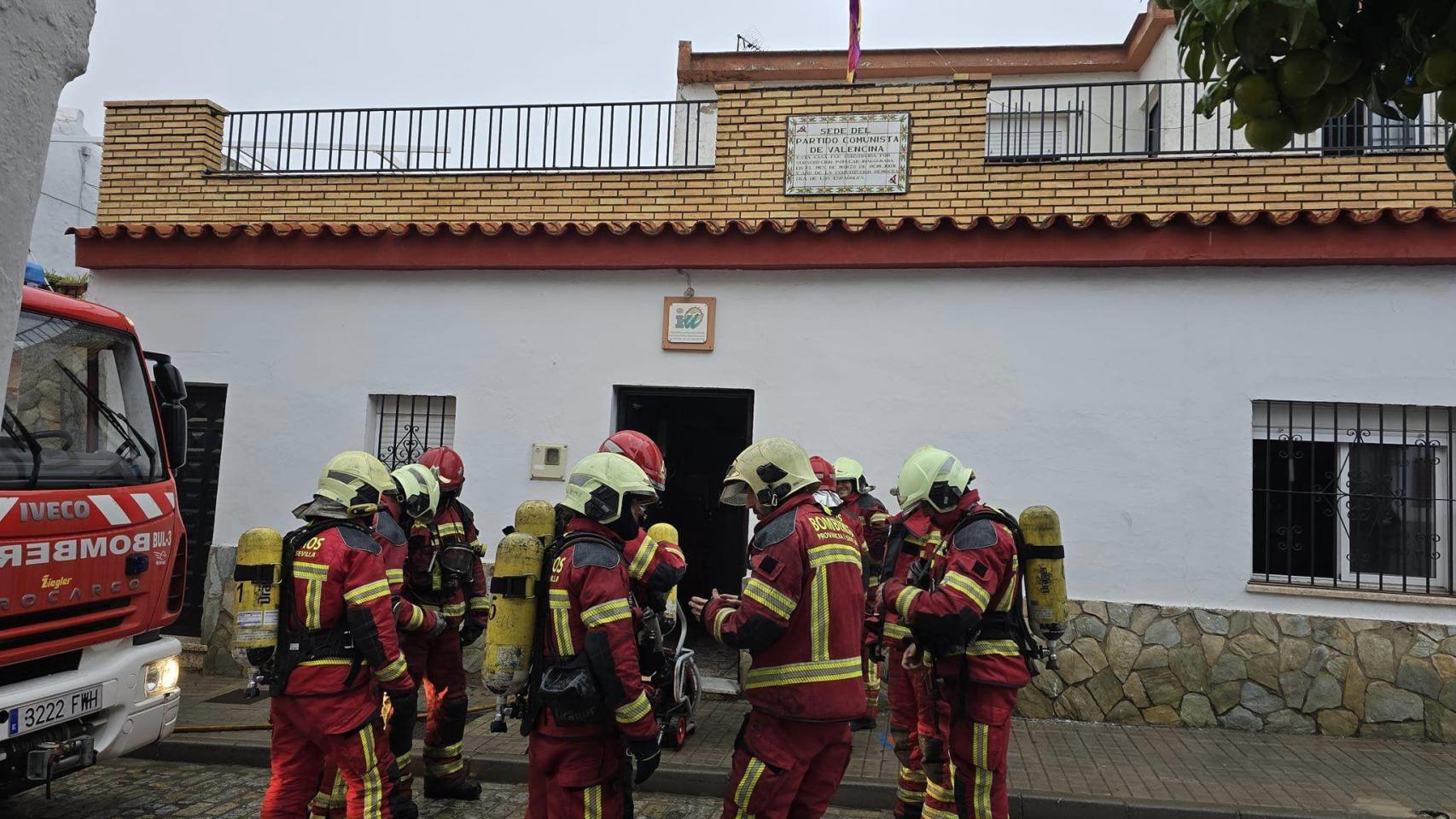 La caída de un rayo provoca un incendio en la sede de Izquierda Unida de Valencina de la Concepción