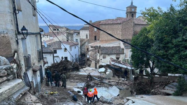 Bomberos, Guardia Civil y ahora la UME forman parte del operativo de búsqueda activo desde hace horas.