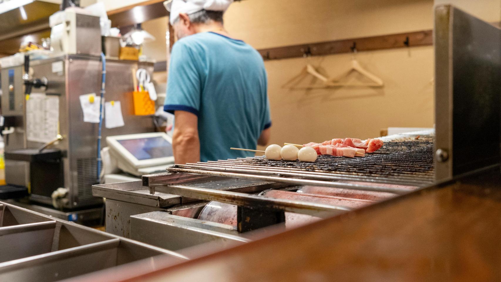 Un trabajador de un restaurante, en una imagen de archivo.