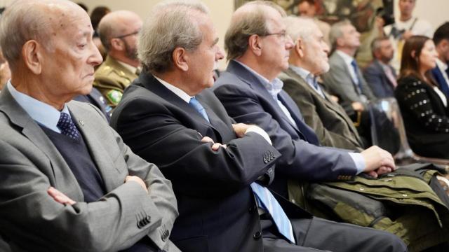 El presidente del Consejo Consultivo, Agustín Sánchez de Vega, junto al expresidente Juan Vicente Herrera, en la presentación del libro 'Castilla y León: 40 años de autonomía', este martes en las Cortes