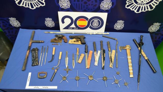 Armas intervenidas en el domicilio del detenido en Valladolid